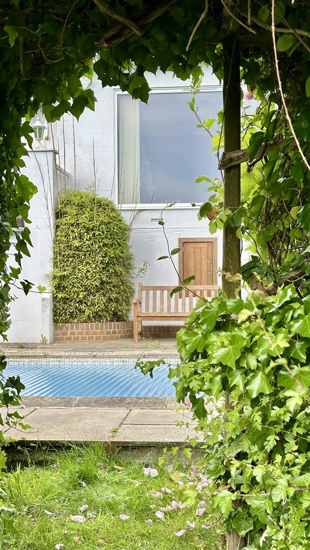 The Close, Fairlight